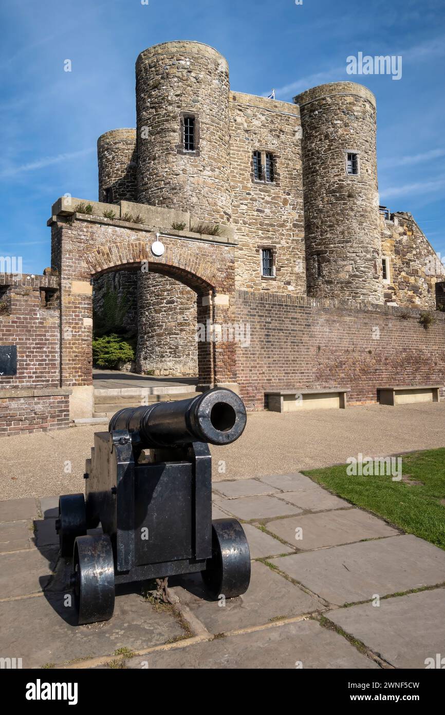 Rye Castle nell'East Sussex, Regno Unito. Conosciuto anche come Castello di Ypres e costruito intorno al XIII/XIV secolo. Classificato di grado 1 e monumento antico. Foto Stock