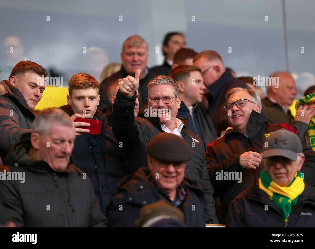 Sir Kier Starmer e ed Balls che guardano la partita tra Norwich City e Sunderland -Norwich City contro Sunderland, Sky Bet Championship, Carrow Road, Norwich UK - 2 marzo 2024 2024 solo uso editoriale - si applicano restrizioni DataCo Foto Stock