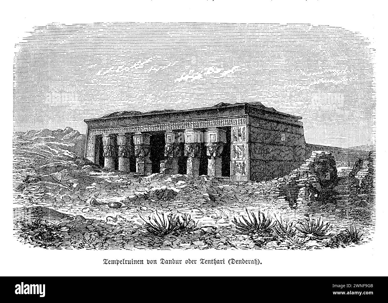 Il complesso del Tempio di Dendera, con il suo gioiello coronante, il Tempio di Hathor, si erge come una testimonianza del genio architettonico e della profondità spirituale degli antichi Egizi. Situato sulla sponda occidentale del Nilo, questo splendido tempio è dedicato a Hathor, incarnando l'amore, la bellezza e la cura materna. Adornato da intricati geroglifici, raffigurazioni celesti e colonne colossali, il tempio funge da porta di accesso per comprendere il ricco arazzo dell'antica religione e cosmologia egizia. Foto Stock