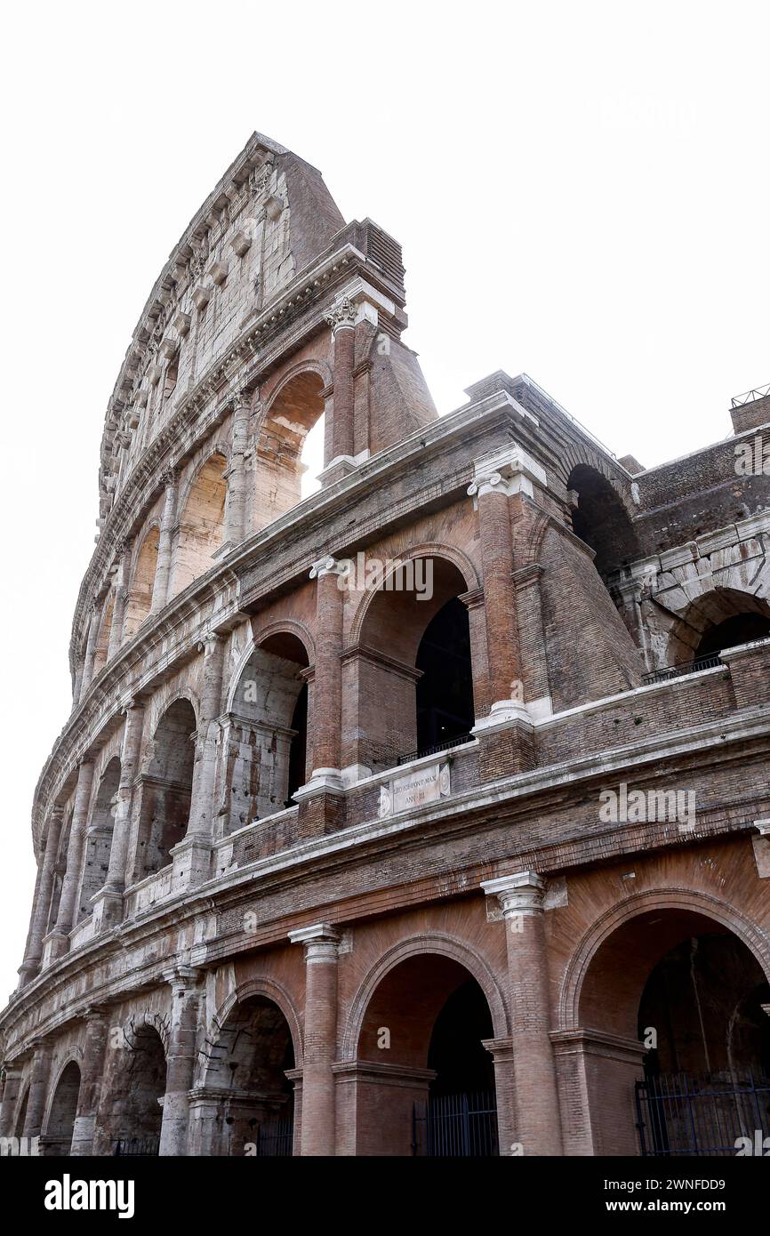 Dettaglio del Colosseo, chiamato anche Anfiteatro Flavio sul foro Romano. Colosseo, il monumento più famoso e notevole d'Italia, Roma Foto Stock