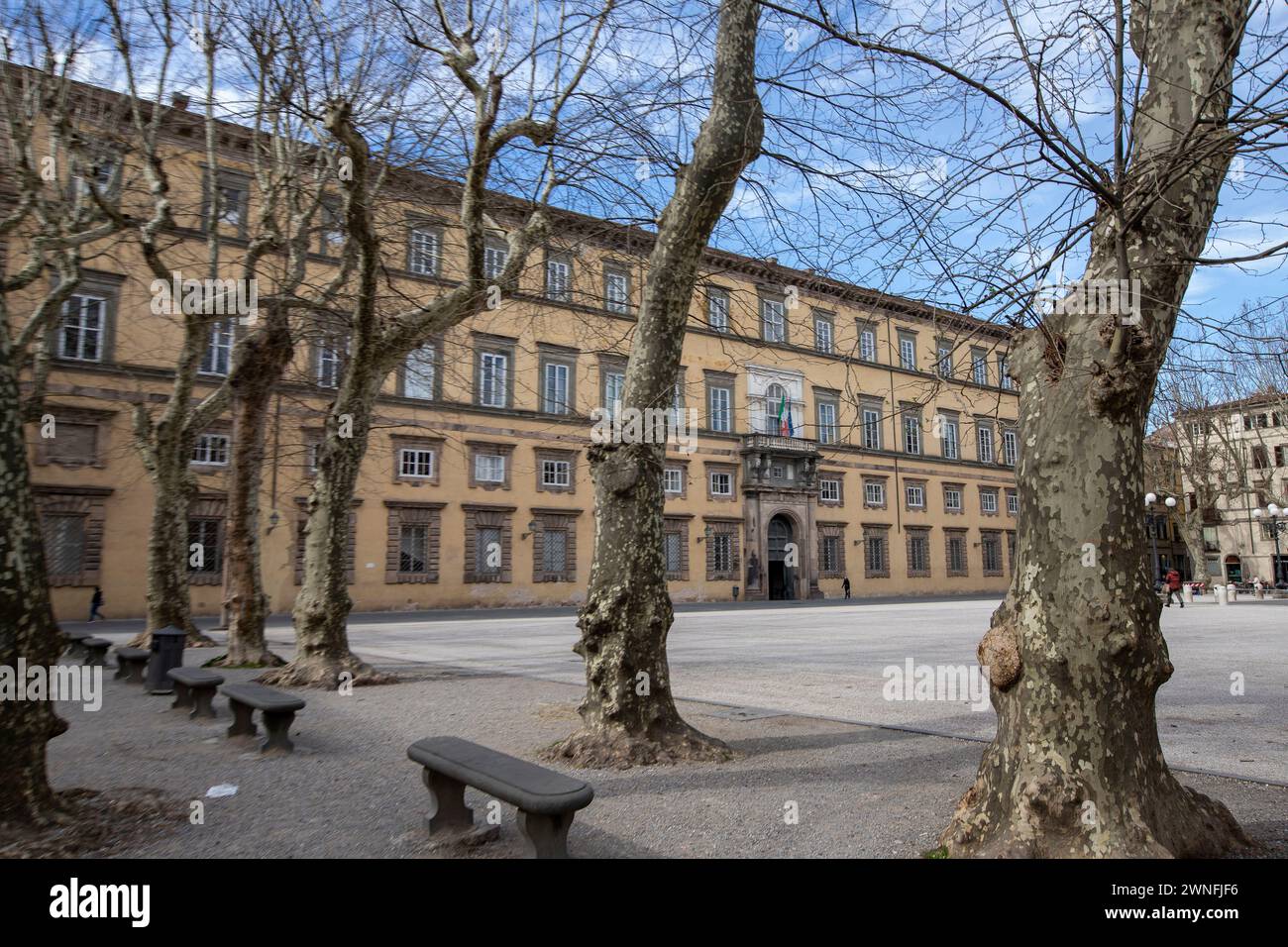 Palazzo Ducale in Piazza Napoleone nel centro storico della città medievale di Lucca Foto Stock