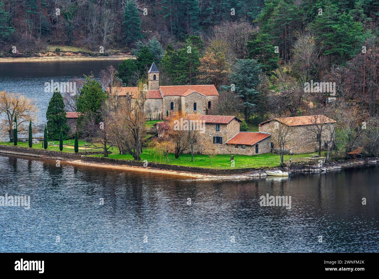 Il piccolo villaggio in miniatura dell'Eremo di Val-Jésus nella Gola della Loira è stato restaurato ed è ora un luogo privato. Francia Foto Stock