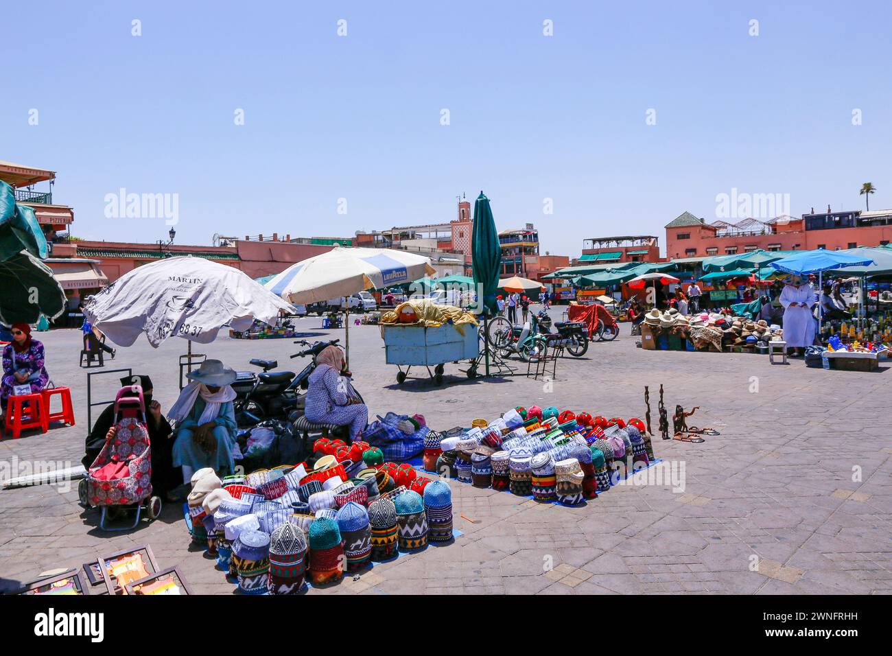 Marrakesh, Morroco - 28 maggio 2019 - venditori ambulanti in piazza Jamaa el Fna (anche Jemaa el-Fnaa, Djema el-Fna o Djemaa el-Fnaa) a Marrakes Foto Stock