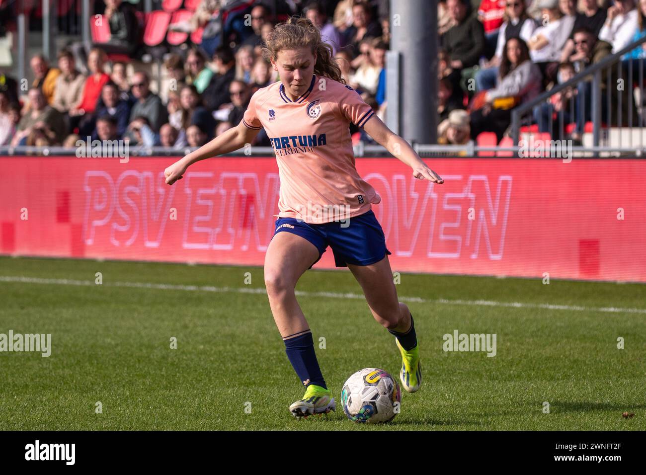 Heerenveen, Paesi Bassi. 2 marzo 2024. Eindhoven, Paesi Bassi, 2 marzo 2024: Jarne Teulings (16 fortuna Sittard) in azione durante la partita di calcio Azerion Eredivisie Vrouwen tra PSV e fortuna Sittard a De Herdgang, Eindhoven, Paesi Bassi. (Leiting Gao/SPP) credito: SPP Sport Press Photo. /Alamy Live News Foto Stock