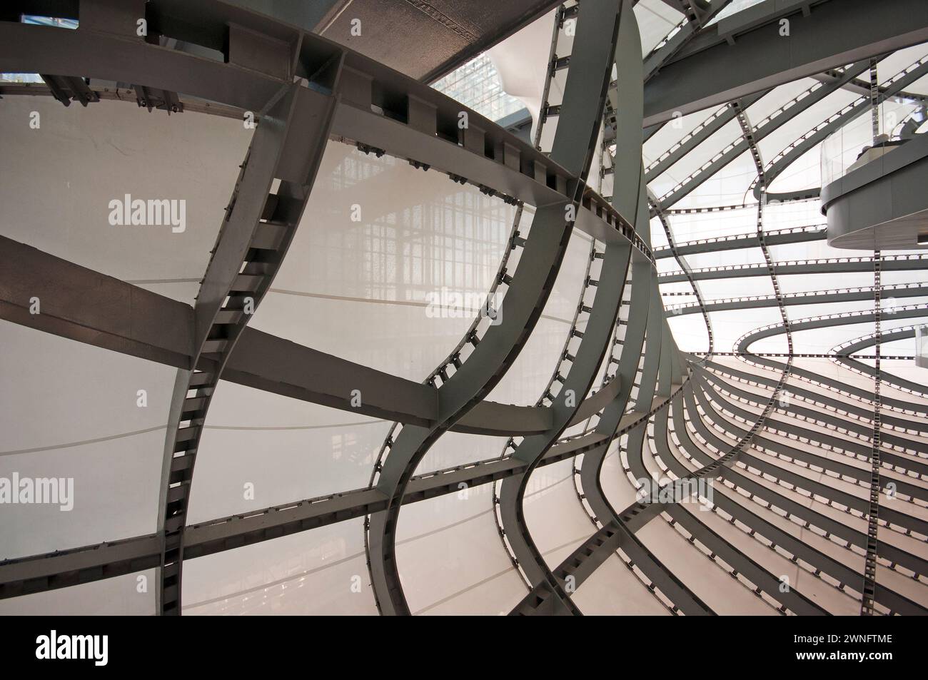 Roma Convention Center la Nuvola, a cura dell'architetto Massimiliano Fuksas, Roma, Lazio, Italia Foto Stock