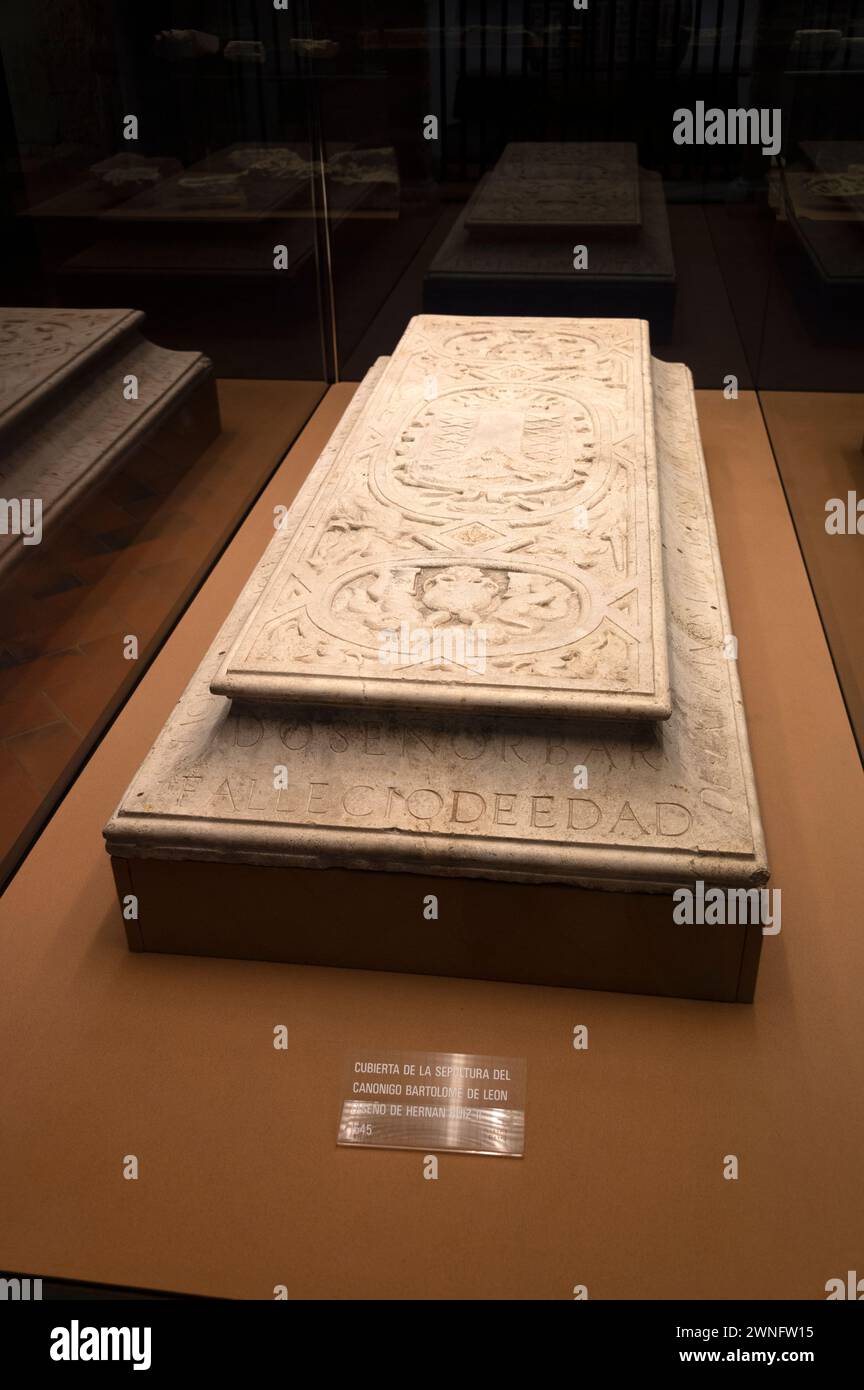 Moschea/Cattedrale di Cordova un'esposizione archeologica nella moschea-cattedrale di Cordova in Andalusia, nel sud della Spagna, espone manufatti Foto Stock