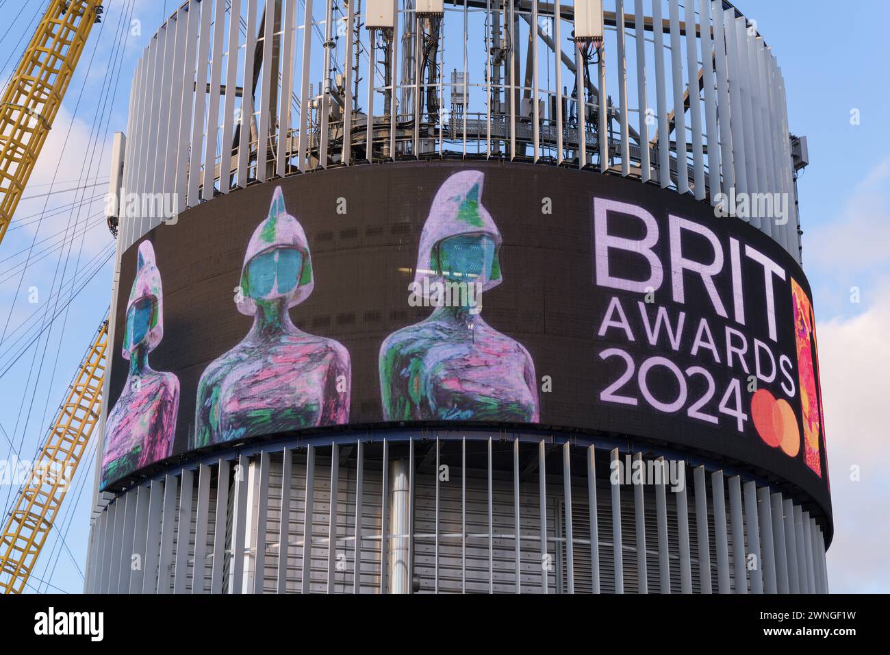 Londra, Regno Unito. 2 marzo 2024. Le pubblicità dei Brit Awards 2024 vengono visualizzate sullo schermo LED, The O2 Arena, Greenwich London. Credito: Xiu Bao/Alamy Live News. Foto Stock