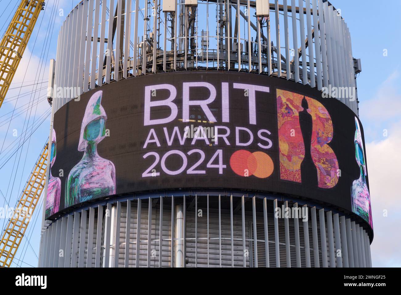 Londra, Regno Unito. 2 marzo 2024. Le pubblicità dei Brit Awards 2024 vengono visualizzate sullo schermo LED, The O2 Arena, Greenwich London. Credito: Xiu Bao/Alamy Live News. Foto Stock