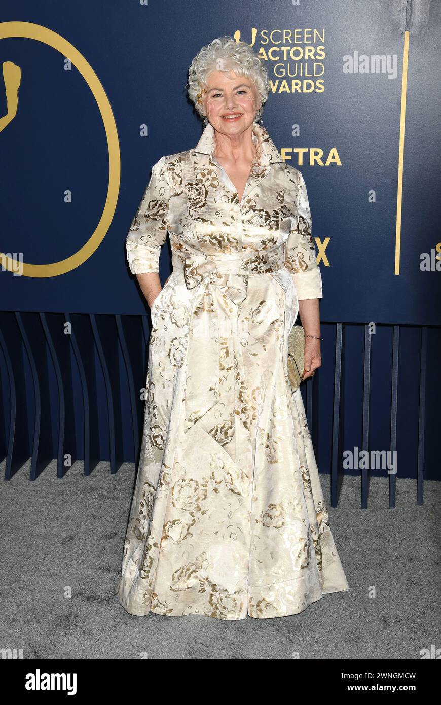 LOS ANGELES, CALIFORNIA - 24 FEBBRAIO: Annette Badland partecipa al 30° Annual Screen Actors Guild Awards presso lo Shrine Auditorium e Expo Hall di febbraio Foto Stock