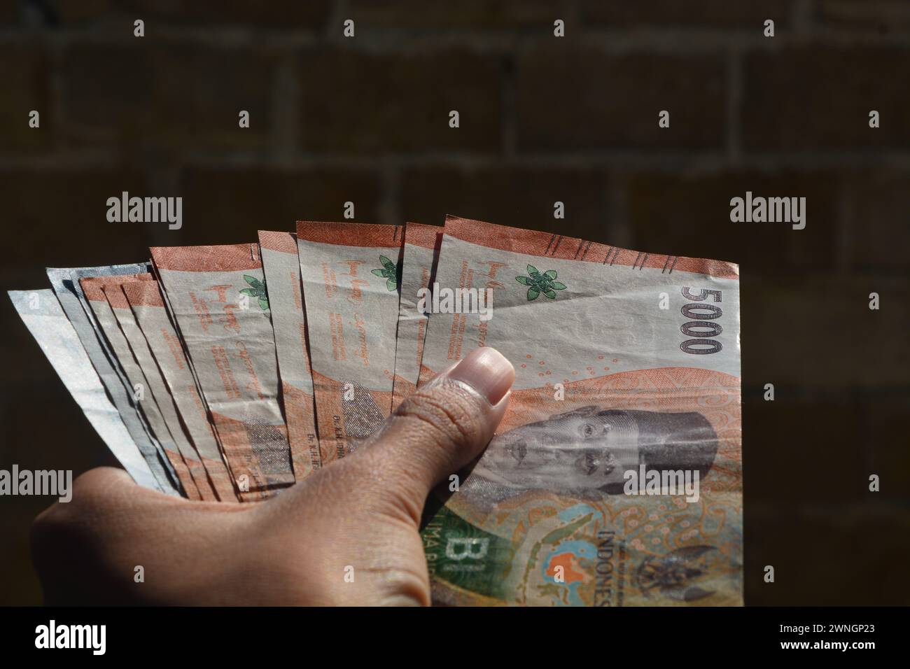 Il concetto di finanza che le persone comprano e vendono Foto Stock