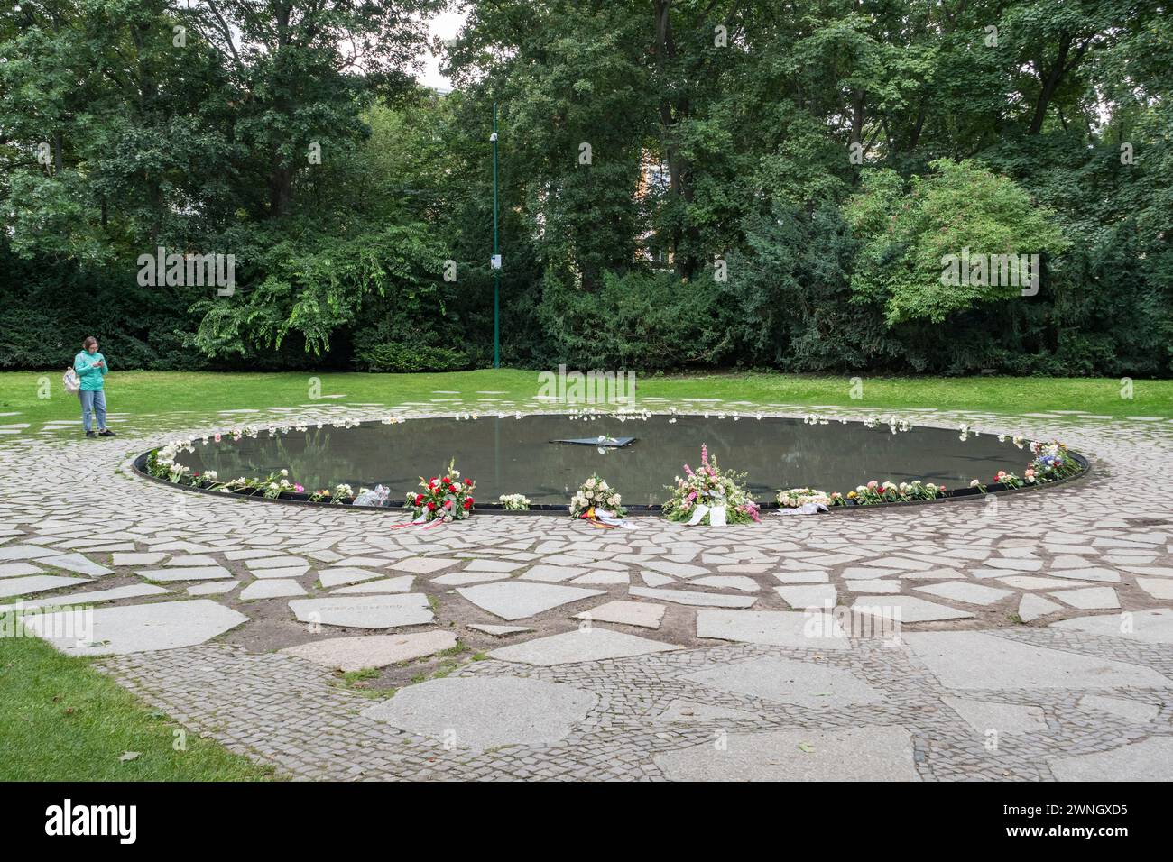 Stagno nel Memoriale dei Sinti e dei rom vittime del nazionalsocialismo , Berlino, Germania. Foto Stock