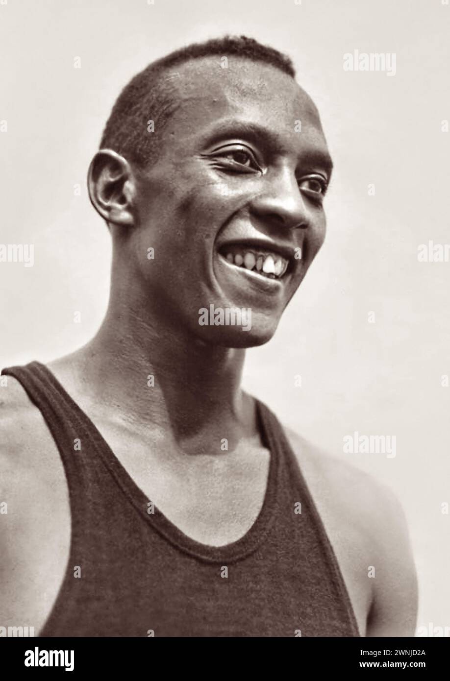 Jesse Owens, stella americana di atletica leggera nell'estate del 1936, prima di vincere quattro medaglie d'oro alle Olimpiadi estive del 1936 a Berlino, Germania. Foto Stock
