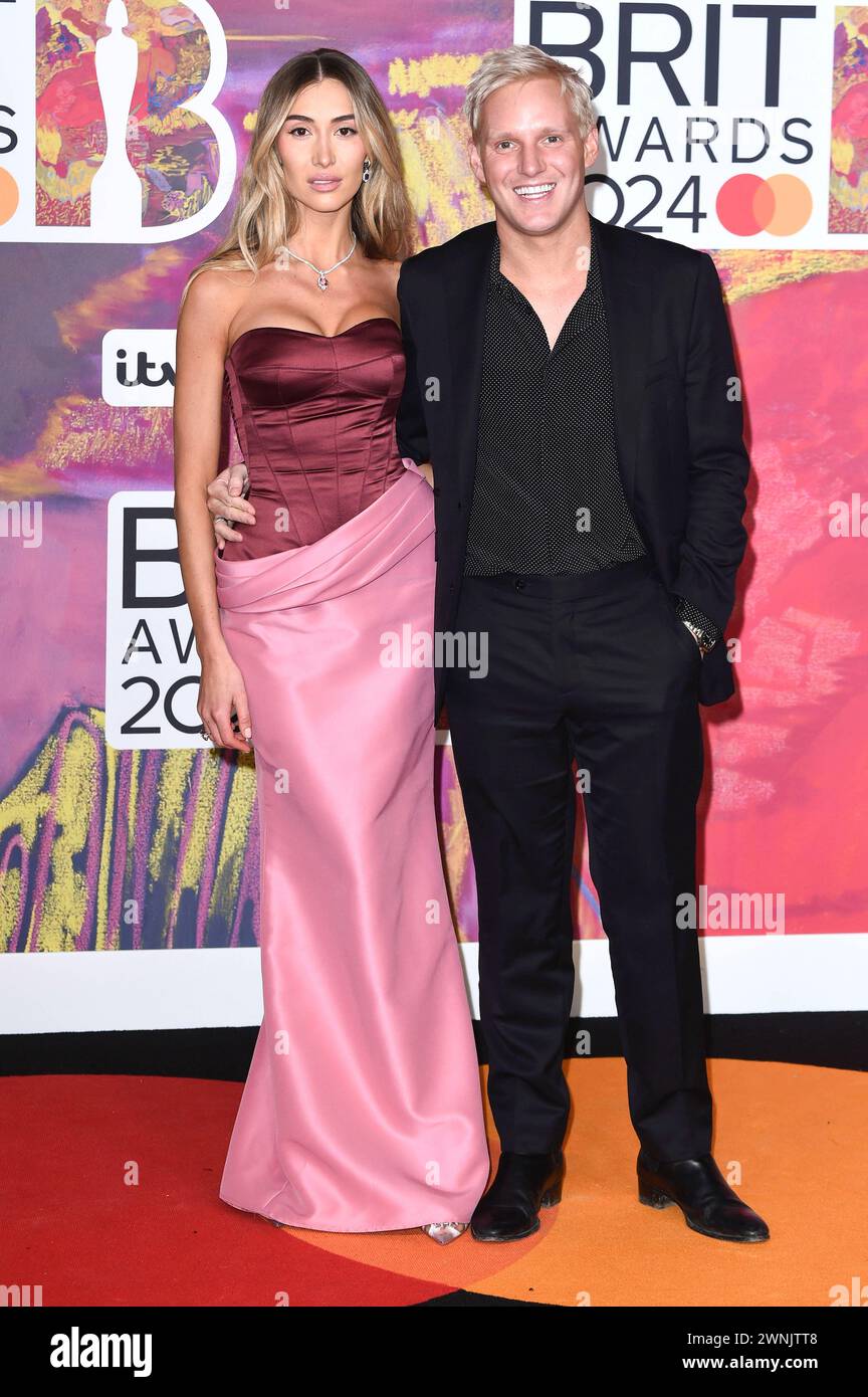 Sophie Habboo e Jamie Laing bei der Verleihung der 44. BRIT Awards 2023 nella der O2 Arena. Londra, 02.03.2024 *** Sophie Habboo e Jamie Laing ai BRIT Awards 44 2023 all'O2 Arena di Londra, 02 03 2024 foto:XS.xVasx/xFuturexImagex brit Awards 4492 Foto Stock