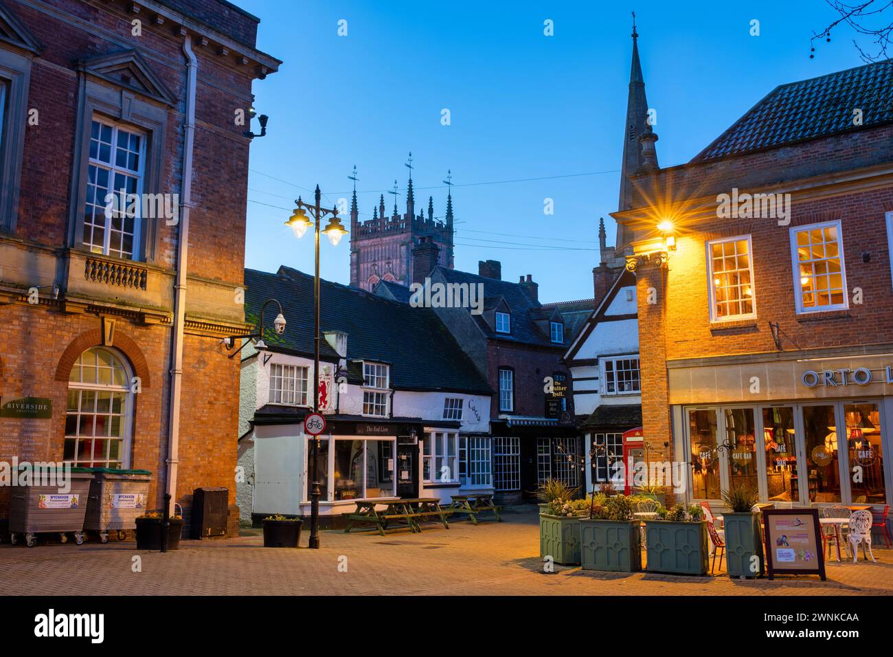 Piazza del mercato di Evesham all'alba di marzo. Evesham, Wychavon, Worchestershire, Inghilterra Foto Stock