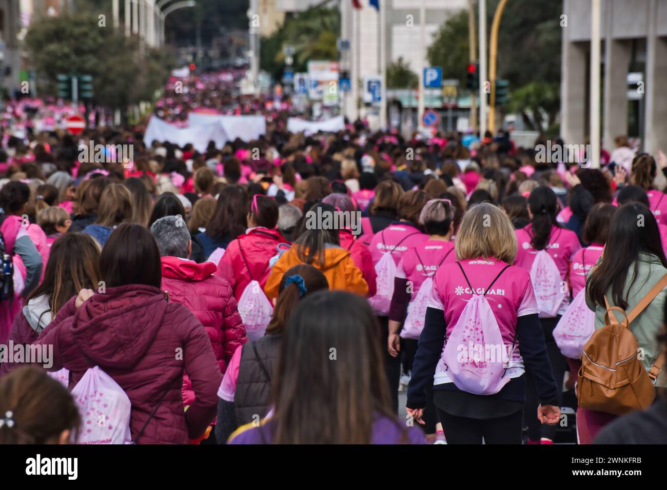 Flow di camicie rosa alla sola Women Run di Cagliari Foto Stock