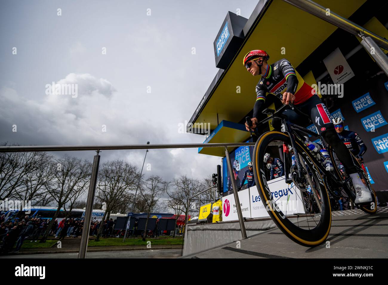 Les Mureaux, Francia. 3 marzo 2024. Remco Evenepoel belga di Soudal Quick-Step nella foto durante la prima tappa della gara di ciclismo a tappe Parigi-Nizza di otto giorni, da e per Les Mureaux (157 km), domenica 03 marzo 2024. BELGA PHOTO JASPER JACOBS credito: Belga News Agency/Alamy Live News Foto Stock