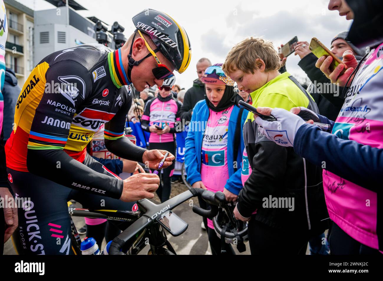 Les Mureaux, Francia. 3 marzo 2024. Remco Evenepoel belga di Soudal Quick-Step nella foto durante la prima tappa della gara di ciclismo a tappe Parigi-Nizza di otto giorni, da e per Les Mureaux (157 km), domenica 03 marzo 2024. BELGA PHOTO JASPER JACOBS credito: Belga News Agency/Alamy Live News Foto Stock