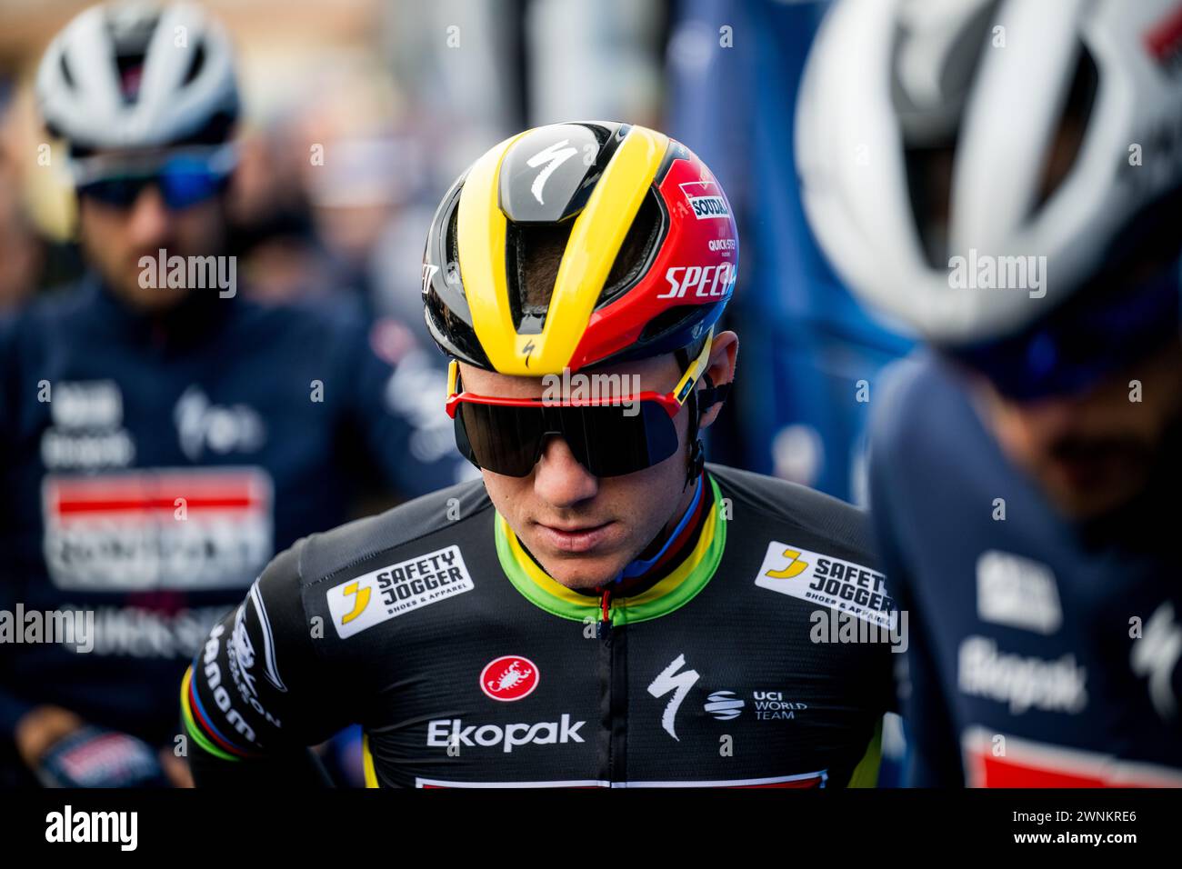 Les Mureaux, Francia. 3 marzo 2024. Remco Evenepoel belga di Soudal Quick-Step nella foto al via della prima tappa della gara ciclistica di otto giorni Parigi-Nizza, da e per Les Mureaux (157 km), domenica 03 marzo 2024. BELGA PHOTO JASPER JACOBS credito: Belga News Agency/Alamy Live News Foto Stock