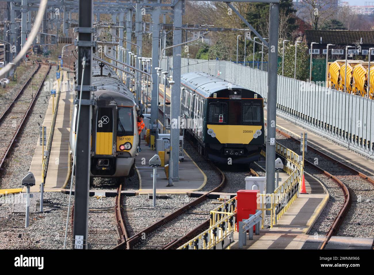 Treno GWR Battery alla stazione di West Ealing Foto Stock