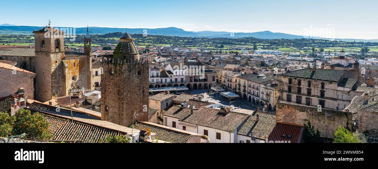 Splendida vista panoramica della città monumentale e medievale di Trujillo a Caceres, Spagna Foto Stock