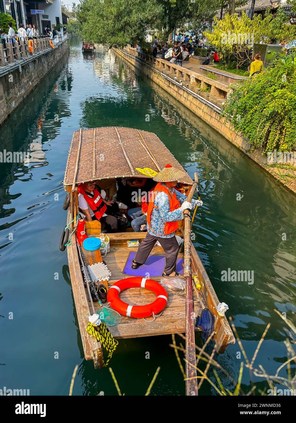 Suzhou, Cina, turisti cinesi, Scene dei canali, Centro storico della città Vecchia, Canal grande, suzhou venise Foto Stock