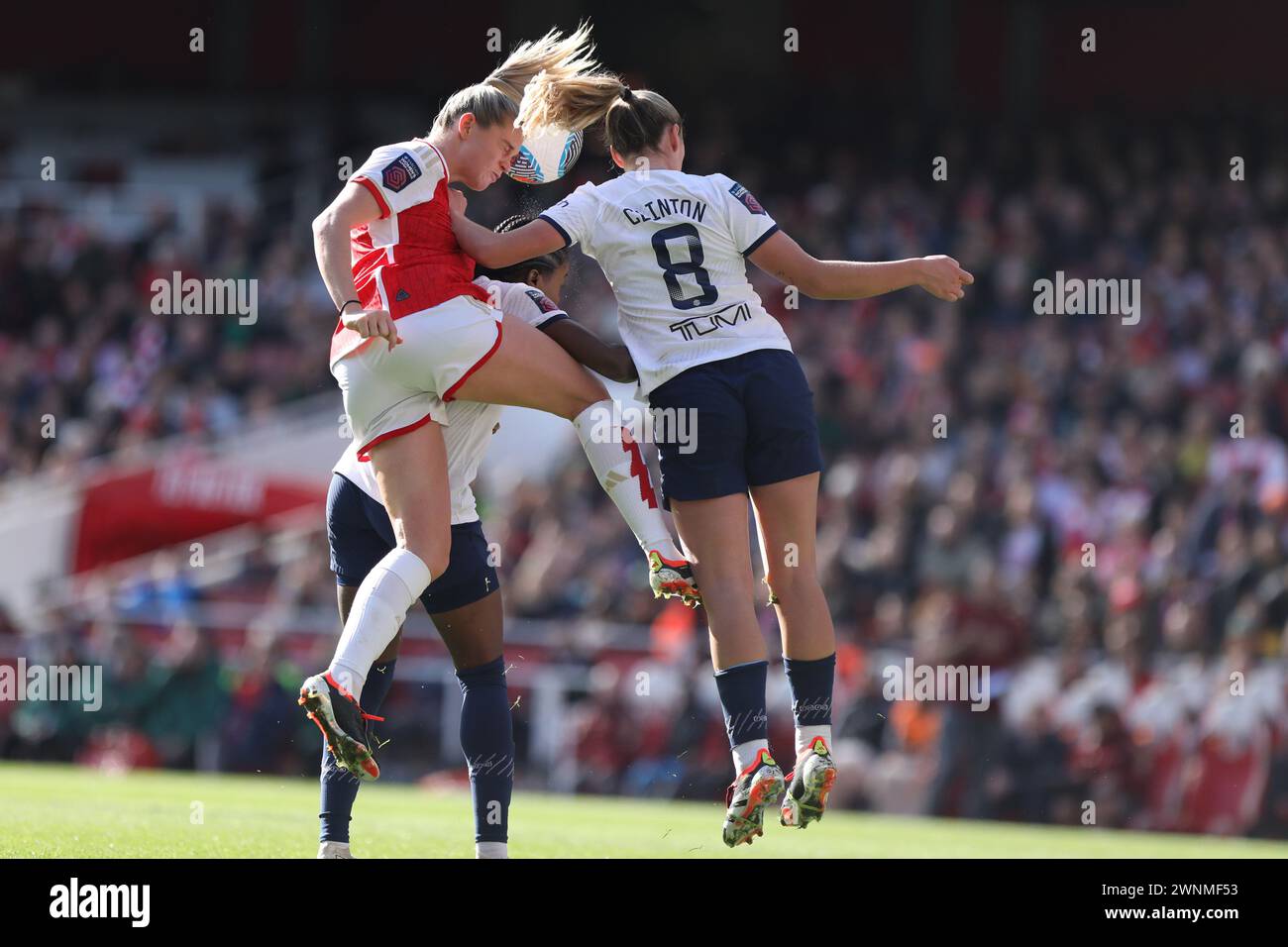 Londra, Regno Unito. 3 marzo 2024. Alessia Russo dell'Arsenal Women testa in porta durante la partita di fa Women's Super League tra Arsenal Women e Spurs Women all'Emirates Stadium di Londra, Inghilterra, il 3 marzo 2024. Foto di Joshua Smith. Solo per uso editoriale, licenza richiesta per uso commerciale. Non utilizzare in scommesse, giochi o pubblicazioni di singoli club/campionato/giocatori. Crediti: UK Sports Pics Ltd/Alamy Live News Foto Stock