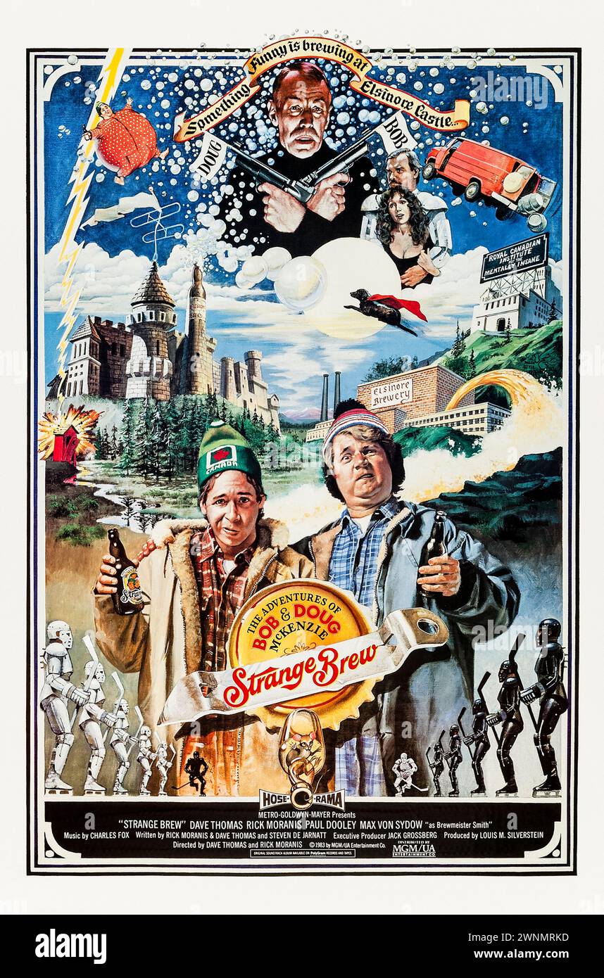 Strange Brew (1983) diretto da Renny Harlin e interpretato da Rick Moranis, Dave Thomas e Max von Sydow. I più famosi hosers del Canada, Bob e Doug McKenzie, trovano lavoro al birrificio Elsinore, solo per imparare che qualcosa è marcio con lo stato di esso. Fotografia di un poster originale degli Stati Uniti del 1983 con un foglio di illustrazioni di John Solie ***SOLO PER USO EDITORIALE***. Credito: BFA / raccolta privata / MGM/UA Entertainment Company Foto Stock