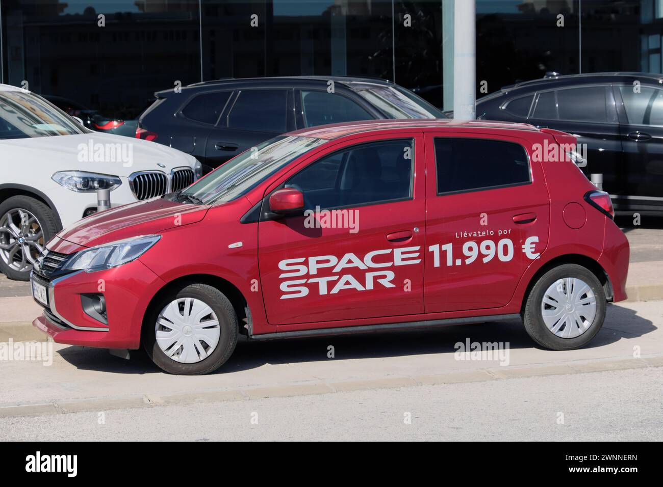Mitsubishi Space STAR per 11,990 €. Foto Stock