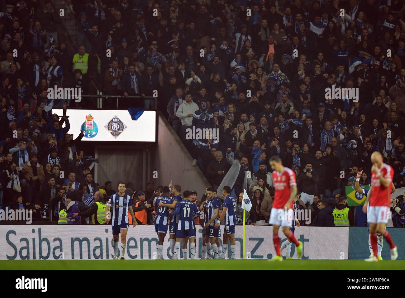 3 marzo 2024: Porto, Portogallo: Jogadores di Porto, celebra il gol del Wenderson Galeno FC Porto contro il Benfica; Campionato Portugu&#xea;s a Estádio do drag&#xe3;o Foto Stock