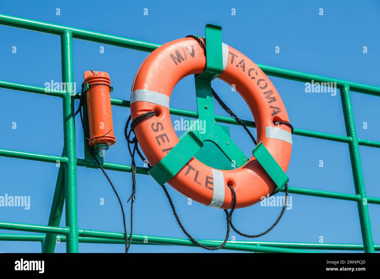 Life ring sul traghetto M/V Tacoma a Seattle, Washington Foto Stock