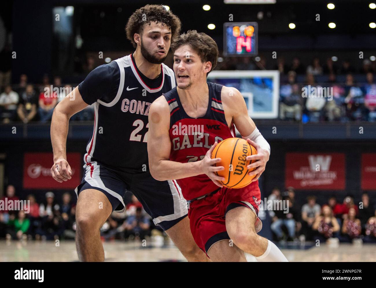 02 marzo 2024 Moraga, CA U.S.A. St La guardia di Mary, Aidan Mahaney (20), va al cerchio durante la partita di pallacanestro maschile NCAA tra Gonzaga Bulldogs e i Saint Mary's Gaels. Gonzaga ha battuto i 70-57 di Saint Mary al Padiglione della University Credit Union Moraga, California. Thurman James/CSM Foto Stock