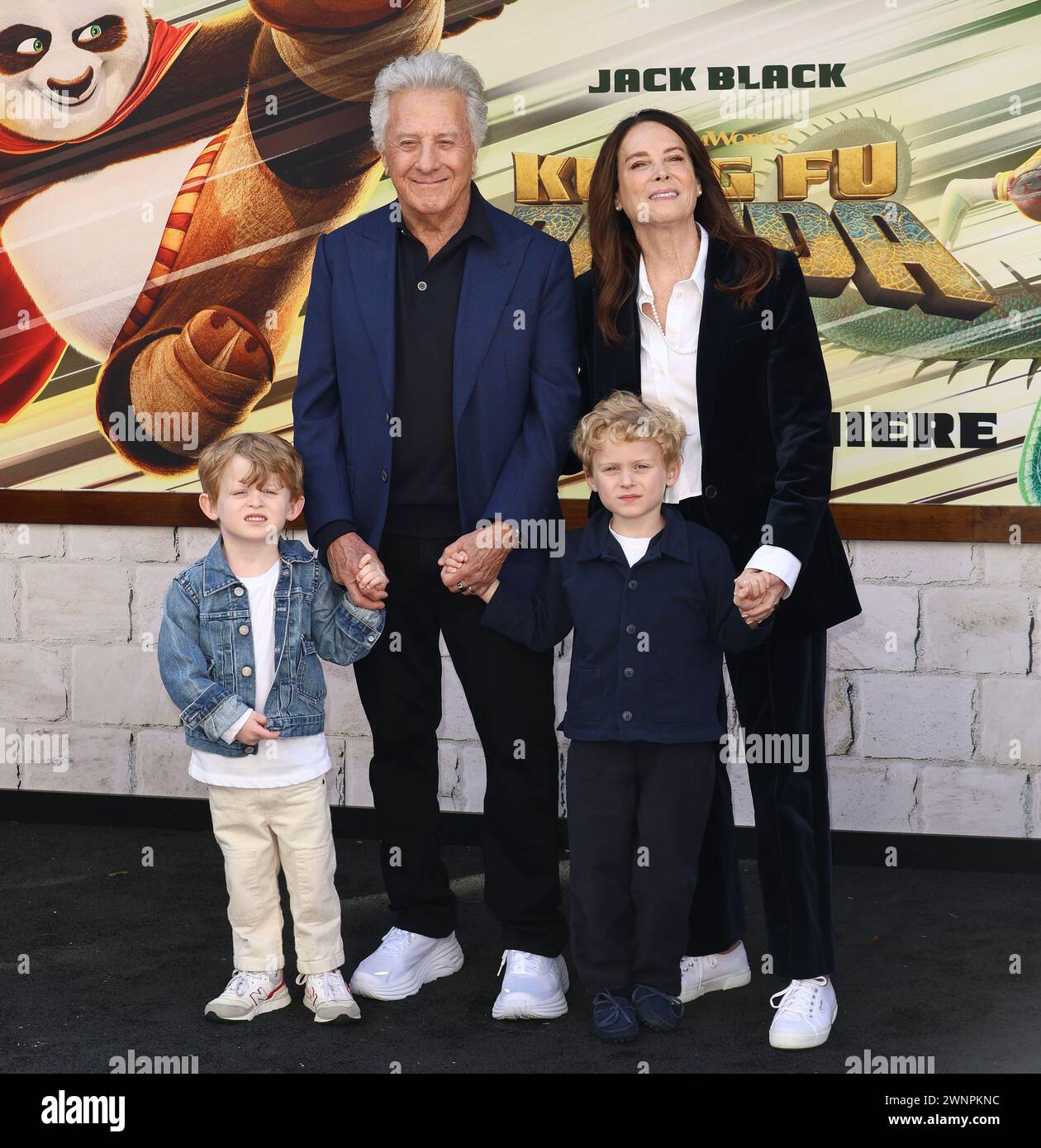 Los Angeles, Stati Uniti. 3 marzo 2024. Dustin Hoffman, Lisa Hoffman arriva alla prima Kung fu Panda 4 tenutasi all'AMC Grove 14 di Los Angeles, CALIFORNIA, domenica 3 marzo 2024. (Foto di Juan Pablo Rico/Sipa USA) credito: SIPA USA/Alamy Live News Foto Stock