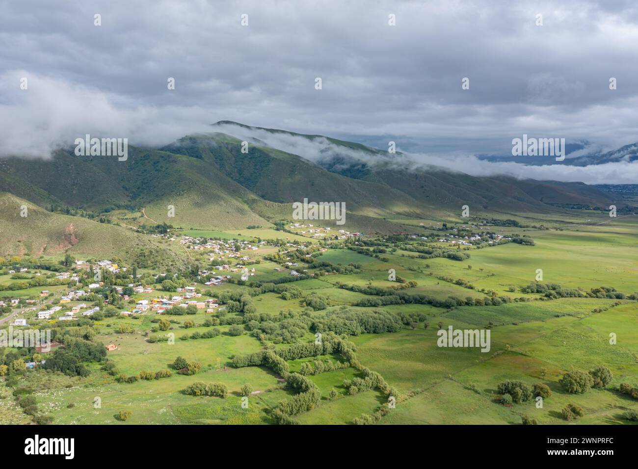 Vista aerea della periferia della città di Mollar a Tucuman Argentina. Foto Stock