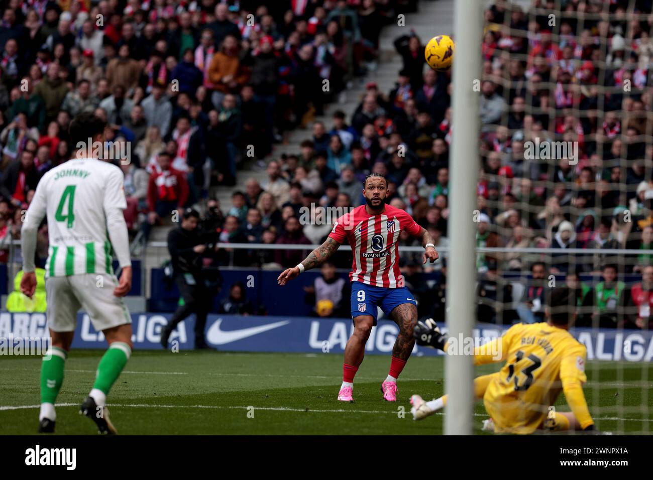 Madrid, spagnolo. 3 marzo 2024. Madrid Spagna; 03.03.2024.- Atlético de Madrid giocatore M. Depay. L'Atlético de Madrid batte il Betis 2-1 allo stadio Civitas Meropolitano nella capitale del Regno di Spagna il giorno 27. Con i gol di Rui Tiago Dantas Silva (8' proprio goal) e Álvaro Morata (44'), l'Atlético ha mantenuto la sua striscia imbattuta nel suo campo contro il Betis, che ha segnato il suo gol al 62 ° minuto attraverso William Carvalho. Crediti: Juan Carlos Rojas/dpa/Alamy Live News Foto Stock