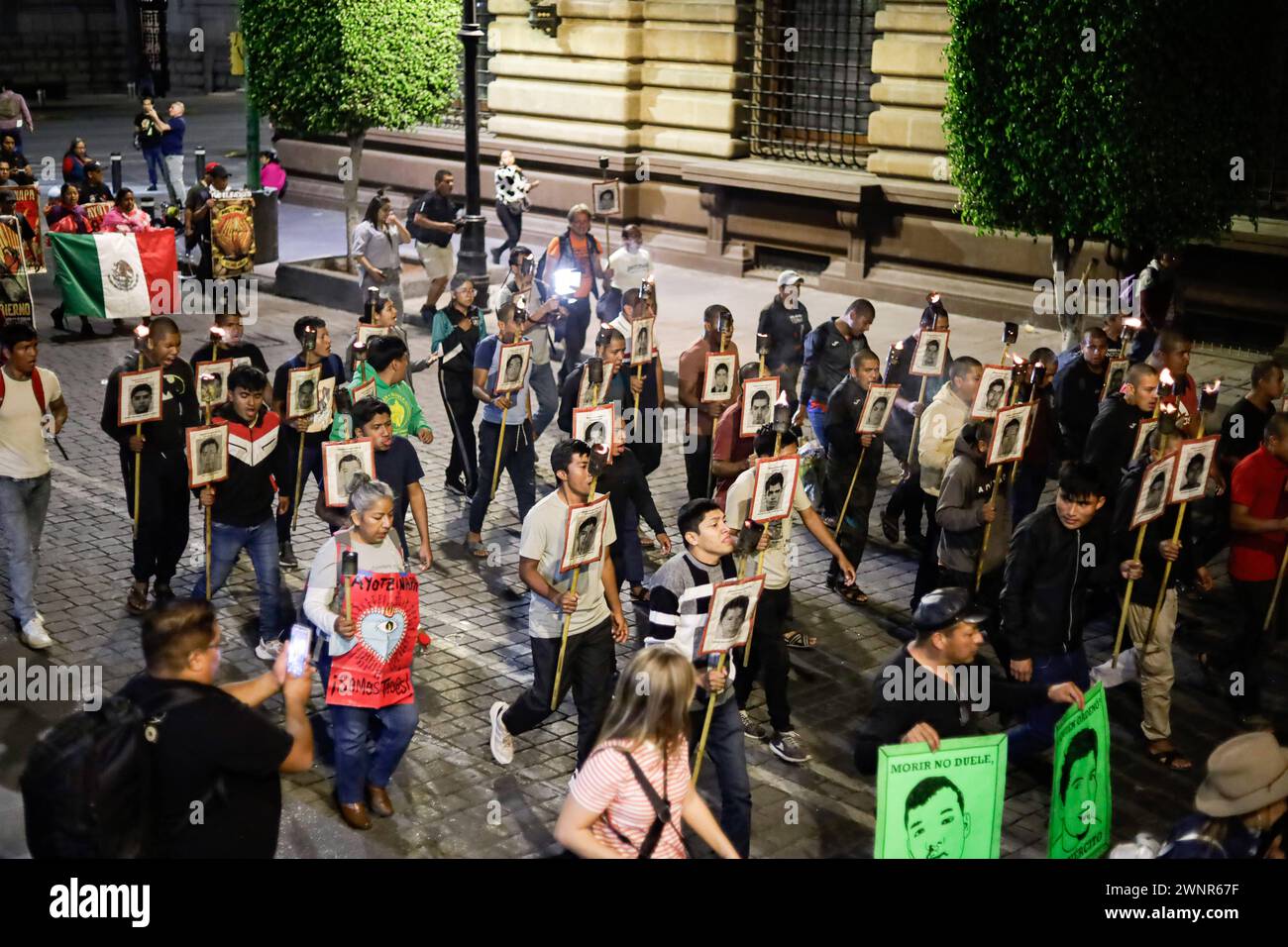 Dimostrazione per 43 studenti di Ayotzinapa scomparsa 3 marzo 2024, città del Messico, Messico: gli studenti delle scuole rurali prendono parte alla marcia per la scomparsa di 43 studenti della scuola di formazione didattica Ayotzinapa, il 2014 settembre a Iguala, nello stato di Guerrero, manifestazione tenutasi per celebrare il 113 ° mese dalla loro scomparsa. Città del Messico CDMX Messico Copyright: XLuisxBarronx Foto Stock