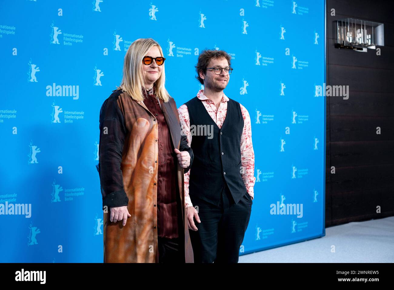 Regisseure Veronika Franz und Severin fiala während des Photocalls zum Film Des Teufels Bad anlässlich der 74. Internationalen Filmfestspiele Berlin. / I registi Veronika Franz e Severin fiala durante il photocall per il film Des Teufels Bad in occasione del 74° Festival Internazionale del Cinema di Berlino. Snapshot-Photography/K.M.Krause *** i registi Veronika Franz e Severin fiala durante la chiamata per il film Des Teufels Bad in occasione del 74° Festival Internazionale del Cinema di Berlino Veronika Franz e Severin fiala durante la chiamata per il film Des Teufels Bad on the Foto Stock