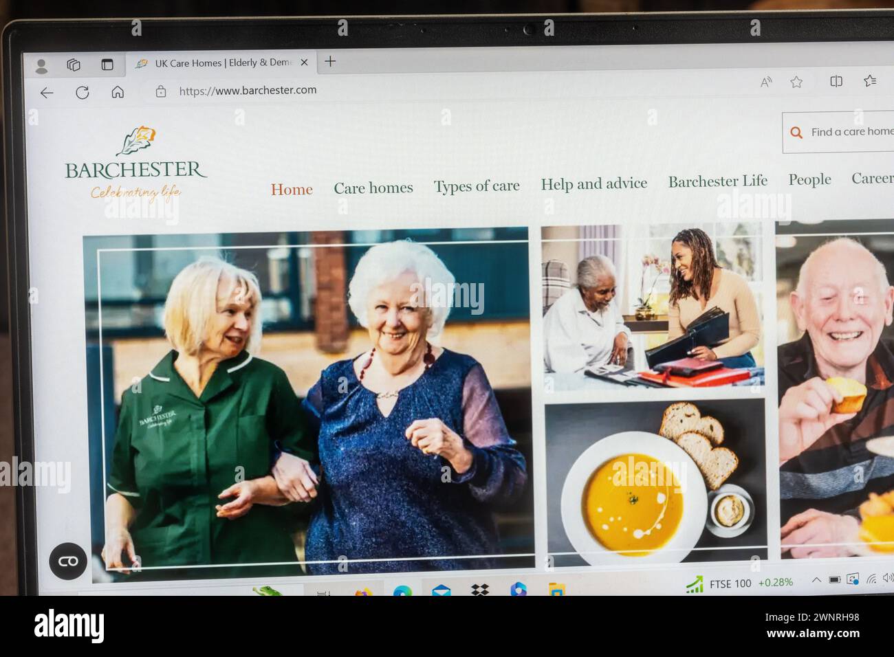 Barchester Healthcare sito web su schermo computer portatile, case di cura del Regno Unito, fornitore di assistenza Foto Stock