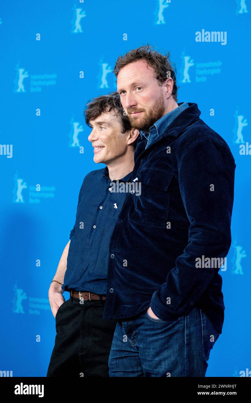 Schauspieler Cilian Murphy und Regisseur Tim Mielants während des Photocalls zum Film piccole cose come queste anlässlich der 74. Internationalen Filmfestspiele Berlin. / L'attore Cilian Murphy e il regista Tim Mielants durante il photocall per il film Small Things Like These in occasione del 74° Berlin International Film Festival. Snapshot-Photography/K.M.Krause *** l'attore Cilian Murphy e il regista Tim Mielants durante il photocall per il film piccole cose come queste in occasione del 74° Festival Internazionale del Cinema di Berlino l'attore Cilian Murphy e il regista Tim Mielants durante il ph Foto Stock