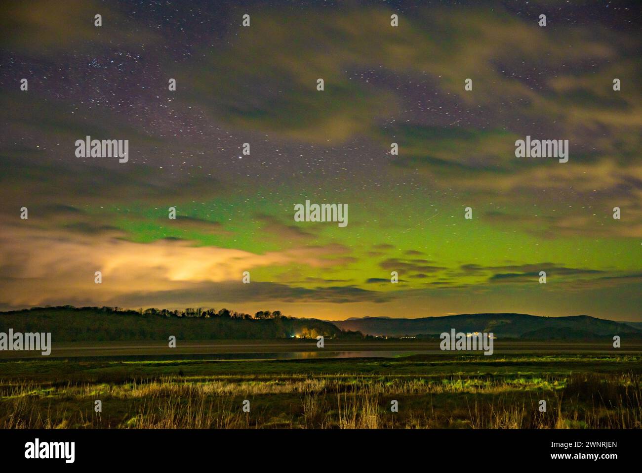 Arnside, Milnthorpe, Cumbria, Regno Unito. 3 marzo 2024. Aurora boreale ad Arnside, Cumbria. Crediti: John Eveson/Alamy Live News Foto Stock