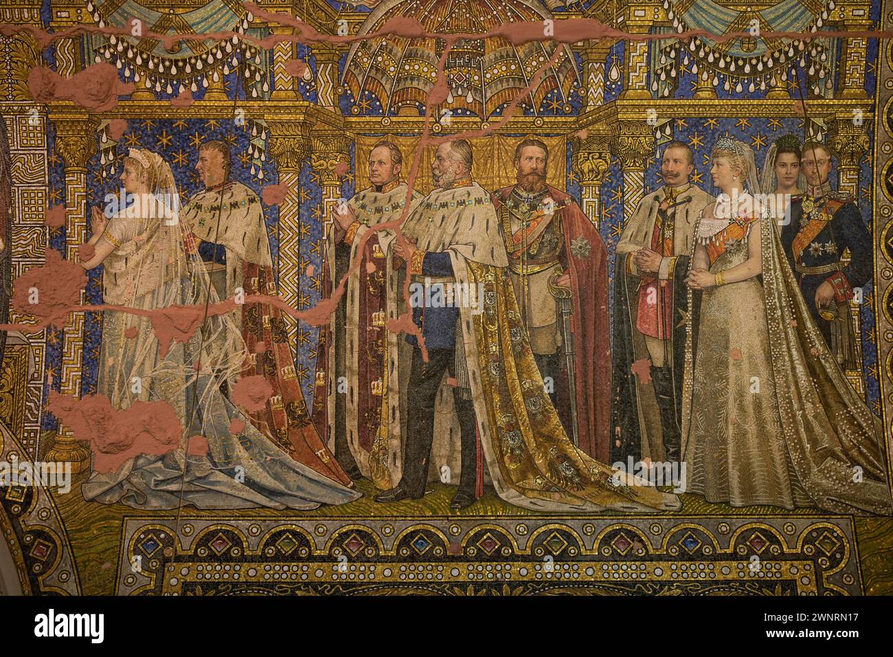 Hohenzollern, Kaiser Wilhelm i und Familie, Deckenmosaik, Kaiser-Wilhelm-Gedächtniskirche, Gedenkhalle in der Turmruine, Breitscheidplatz, Charlottenb Foto Stock