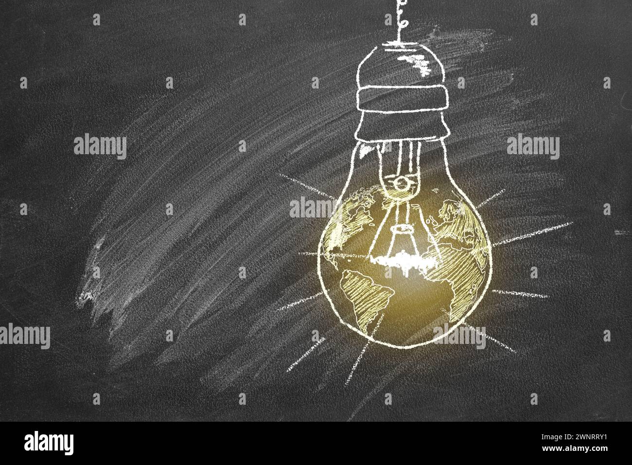 Una lampadina con un globo all'interno, disegnata in gesso su un Consiglio scolastico. Concetto Earth Hour. Salvare il mondo. Salvate il nostro pianeta. Foto Stock