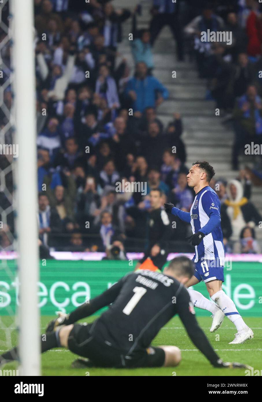 Porto, 03/03/2024 - il Futebol Clube do Porto ha ospitato lo Sport Lisboa e il Benfica al Estádio do Dragão questa sera in una partita che conta per il 24° turno della i League 2023/24. Partito Pêpê (Ivan del Val/Global Imagens) Foto Stock
