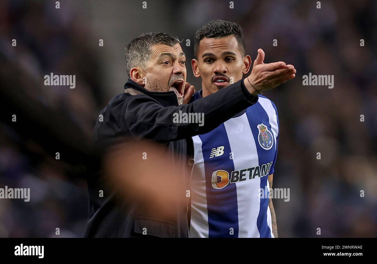 Porto, 03/03/2024 - il Futebol Clube do Porto ha ospitato lo Sport Lisboa e il Benfica al Estádio do Dragão questa sera in una partita che conta per il 24° turno della i League 2023/24. Sérgio Conceição; Galeno (Miguel Pereira/Global Imagens) Foto Stock