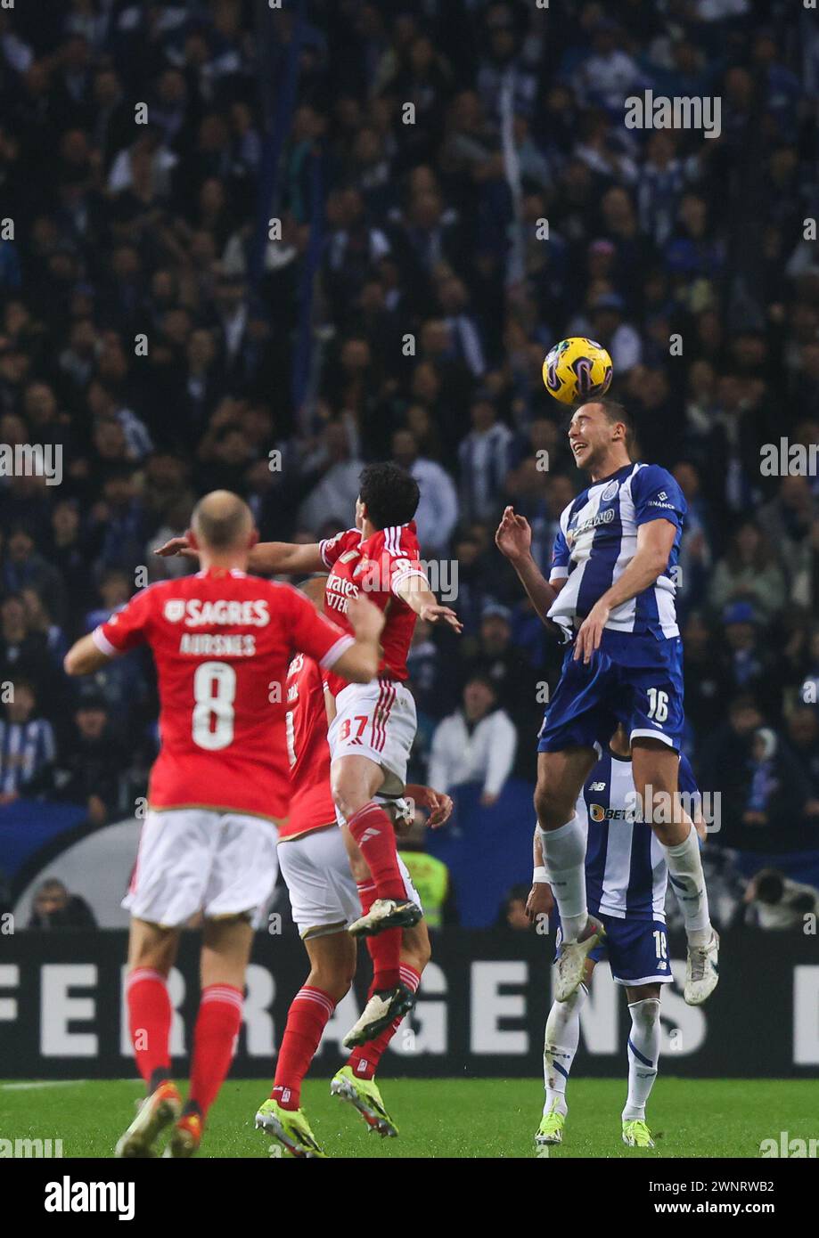 Porto, 03/03/2024 - il Futebol Clube do Porto ha ospitato lo Sport Lisboa e il Benfica al Estádio do Dragão questa sera in una partita che conta per il 24° turno della i League 2023/24. Nico (Ivan del Val/Global Imagens) Foto Stock