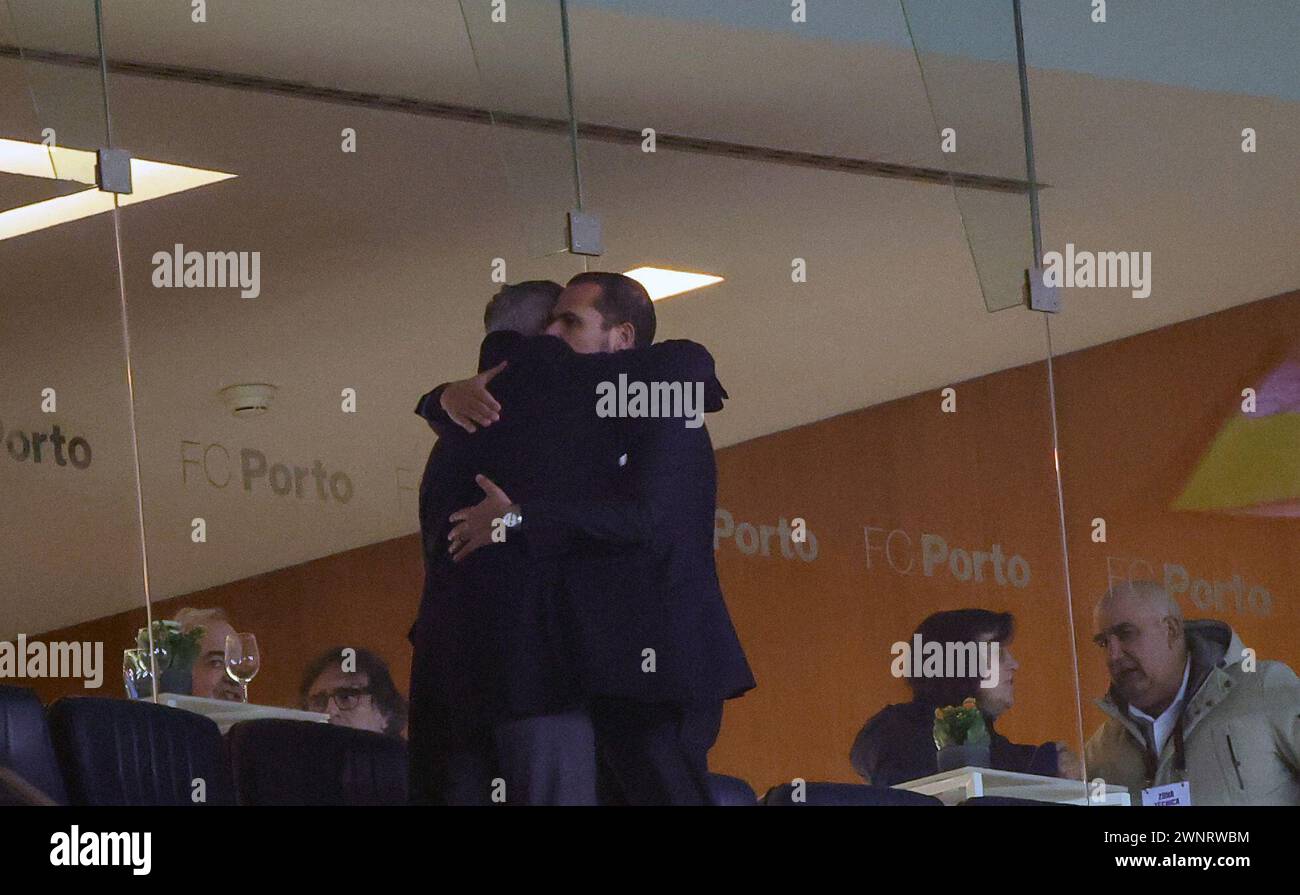 Porto, 03/03/2024 - il Futebol Clube do Porto ha ospitato lo Sport Lisboa e il Benfica al Estádio do Dragão questa sera in una partita che conta per il 24° turno della i League 2023/24. Vitor Baía; Rui Pedro Brás (Miguel Pereira/Global Imagens) Foto Stock