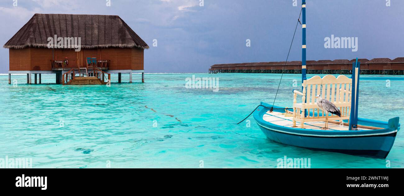 Barca e capanna in mare Foto Stock