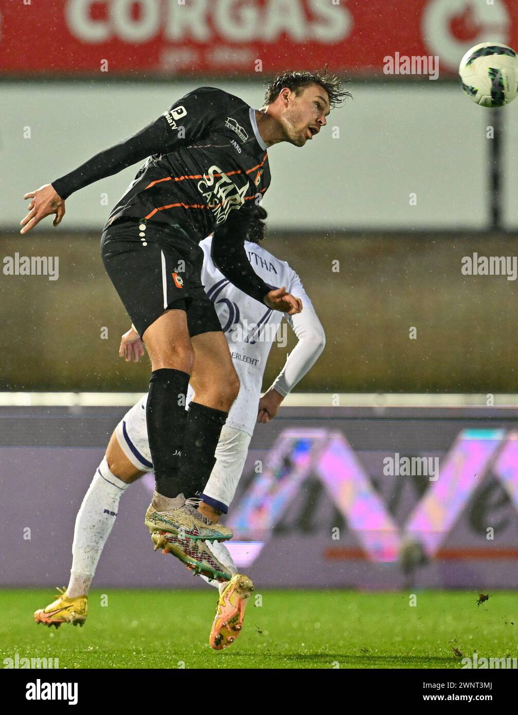 Lennart Mertens (92) di KMSK Deinze, nella foto di lunedì 2 marzo 2024 a Deinze, Belgio, durante la 24° partita della stagione Challenger Pro League 2023-2024, tra KMSK Deinze e RSCA Futures. FOTO SPORTPIX | David Catry Foto Stock