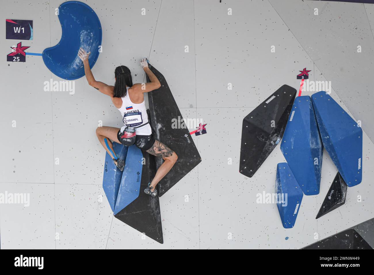 Mia Krampl (Slovenia, medaglia d'argento). Arrampicata sportiva. Campionato europeo di Monaco 2022 Foto Stock