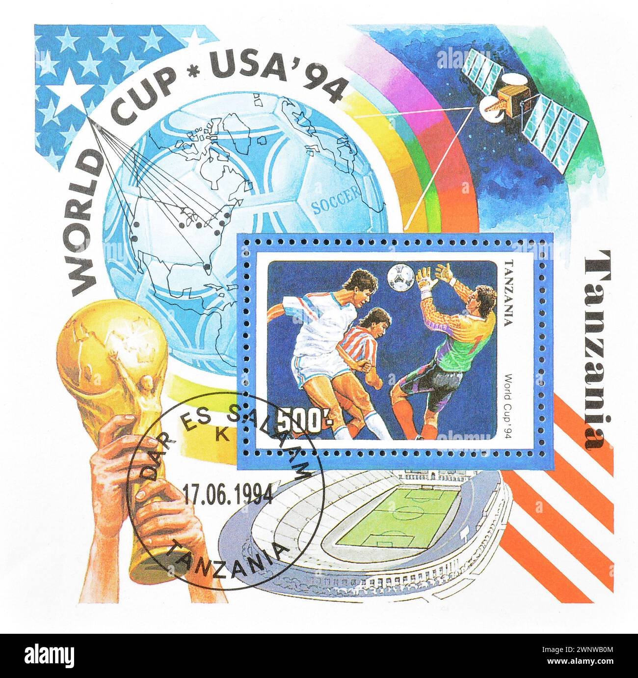 Foglio ricordo con francobollo cancellato stampato dalla Tanzania, che promuove la Coppa del mondo FIFA 1994 - USA, circa 1994. Foto Stock