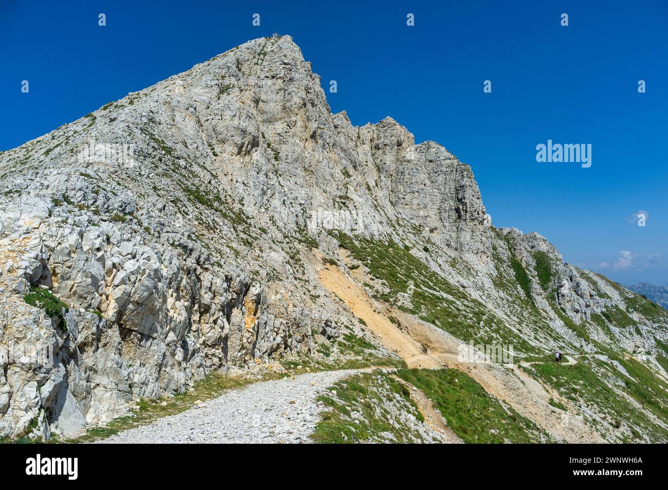 Cima Carega, la montagna più alta dell'omonima catena montuosa delle piccole Dolomiti dell'Italia settentrionale, situata tra le province di Trento, Foto Stock
